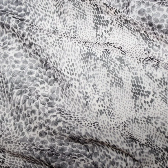 Venus Women’s Animal Print Romper Jumpsuit Size 8 Flutter Shorts Tie Knot Straps - Picture 2 of 3